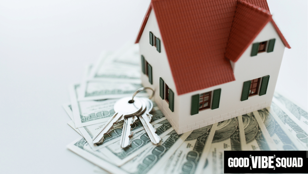 a house and keys on a pile of money to represent the top 10 best states to get licensed in as a new MLO