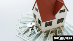 a house and keys on a pile of money to represent the top 10 best states to get licensed in as a new MLO